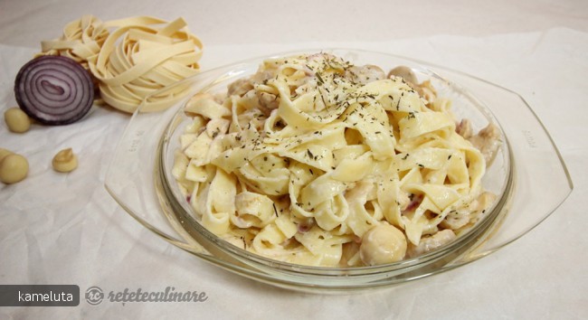 Tagliatelle cu Sos Alb si Ciuperci