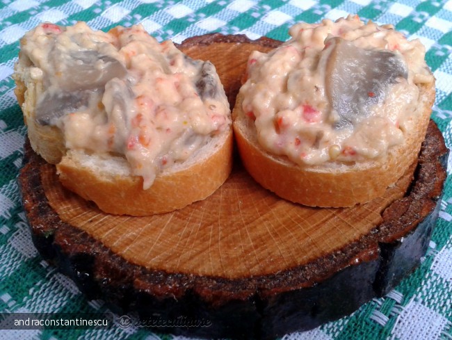 Salata de vinete cu ardei copti si ciuperci