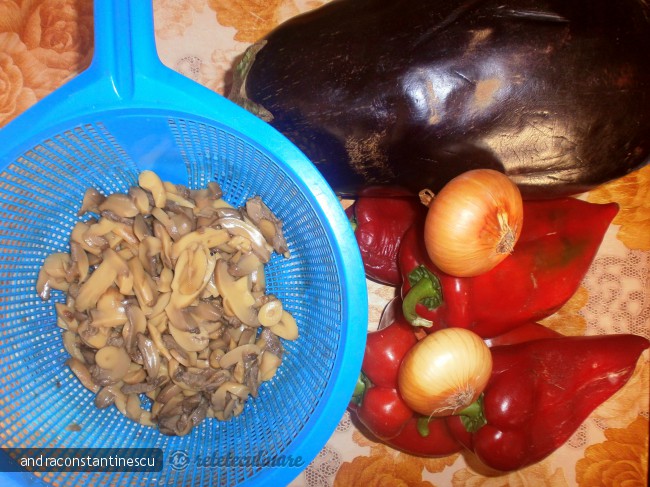 Salata de vinete cu ardei copti si ciuperci
