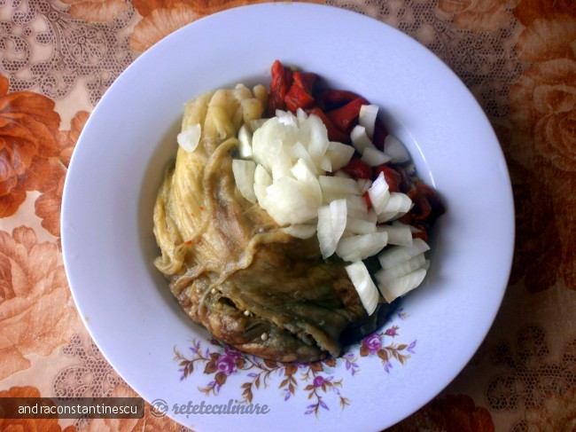 Salata de vinete cu ardei copt