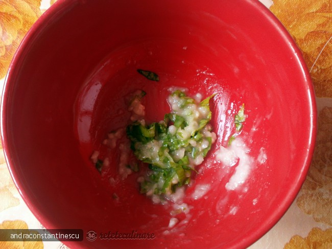 Salata de ardei copti cu usturoi