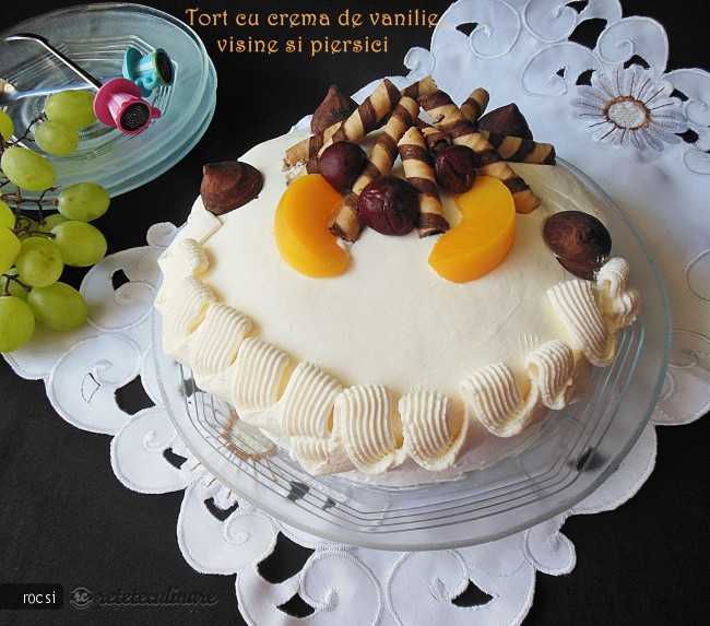 Tort cu crema de vanilie, visine si piersici