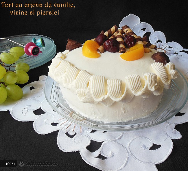 Tort cu crema de vanilie, visine si piersici