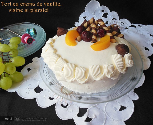 Tort cu crema de vanilie, visine si piersici