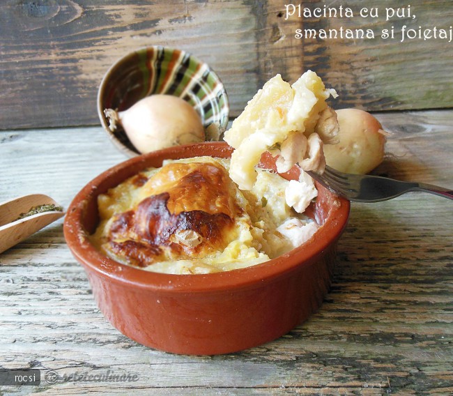 Placinta cu pui, smantana si foietaj
