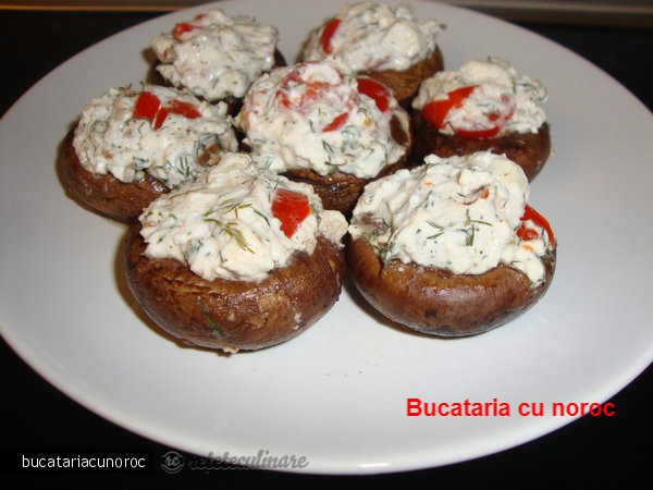 Ciuperci Umplute cu Branzeturi