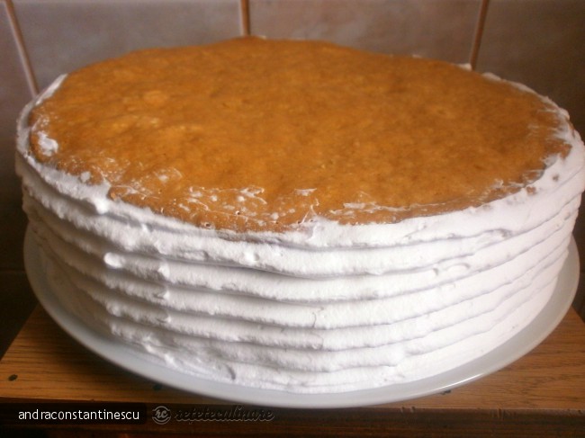 Tort cu Crema de Lapte si Jeleu de Capsuni