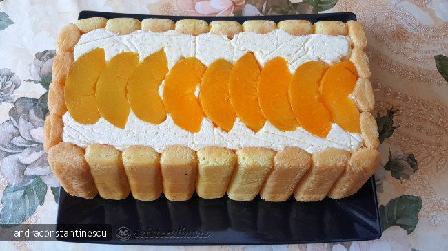 Tort cu Piersici si Capsuni