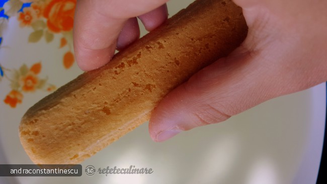 Tort cu Piersici si Capsuni