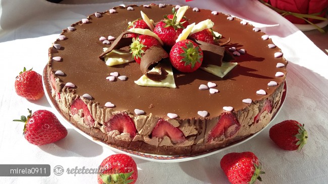 Tort de Ciocolata cu Capsuni, Preparat la Rece