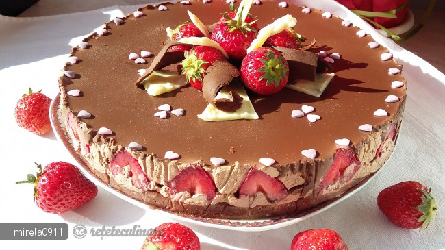 Tort de Ciocolata cu Capsuni, Preparat la Rece