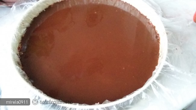 Tort de Ciocolata cu Capsuni, Preparat la Rece