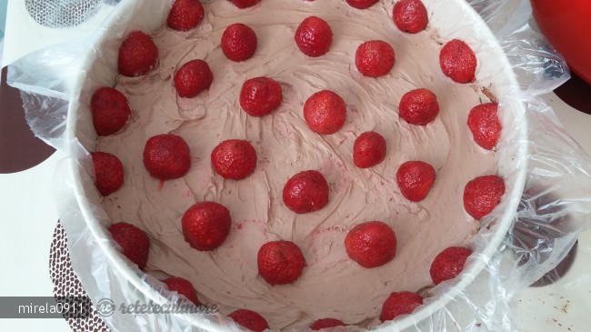 Tort de Ciocolata cu Capsuni, Preparat la Rece