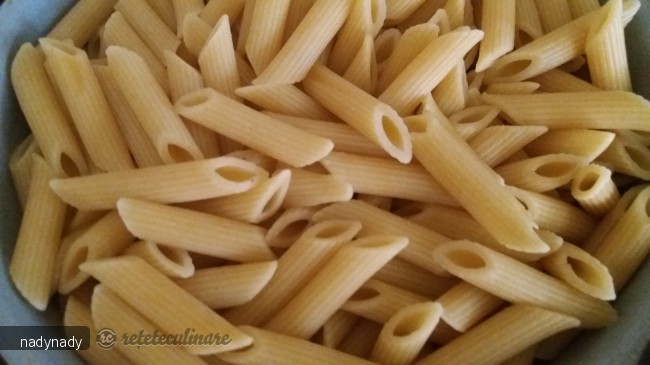 Budinca de Paste Integrale cu Branza Dulce si Stafide