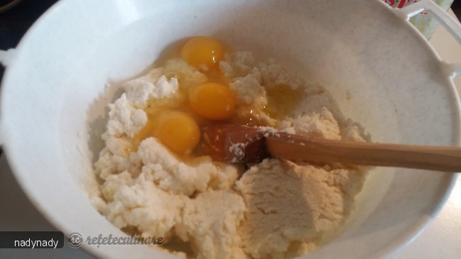 Budinca de Paste Integrale cu Branza Dulce si Stafide