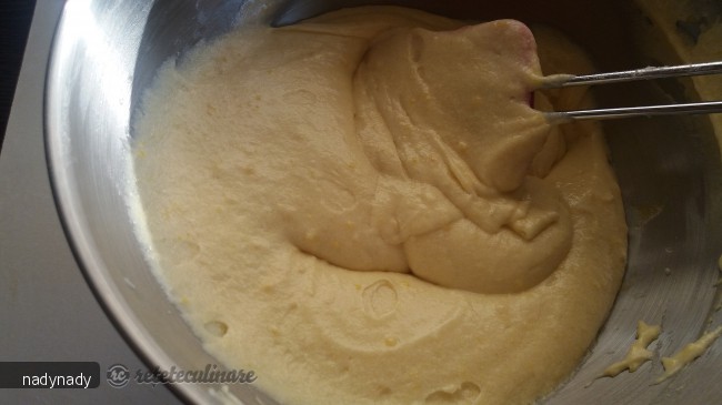 Briose Colorate cu Crema Mascarpone