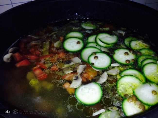 Ciorba din Pulpa de Curcan cu Legume