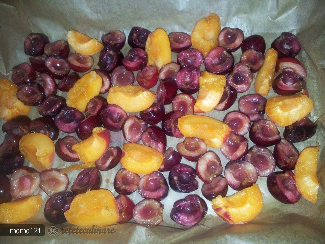 Prajitura acrisoara cu fructe se sezon