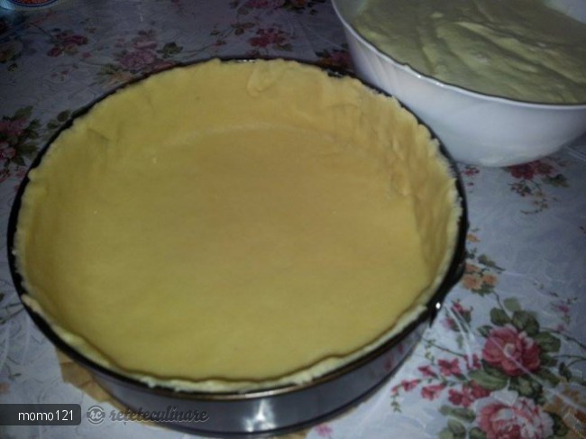 Tarta cu crema de branza si aluat fraged