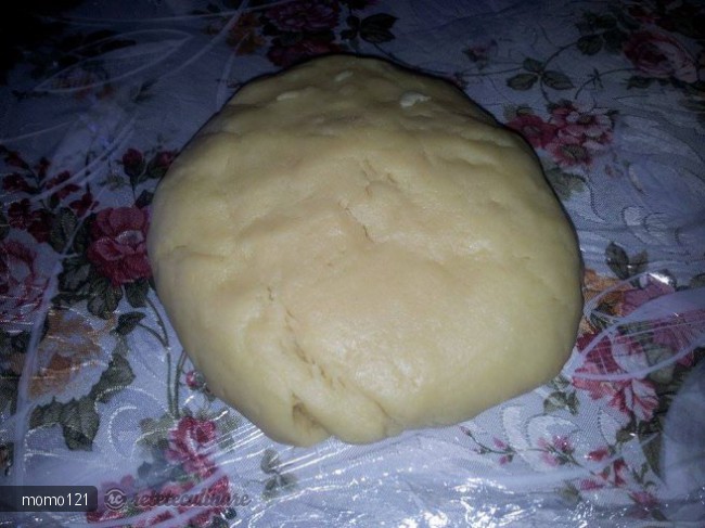 Tarta cu crema de branza si aluat fraged