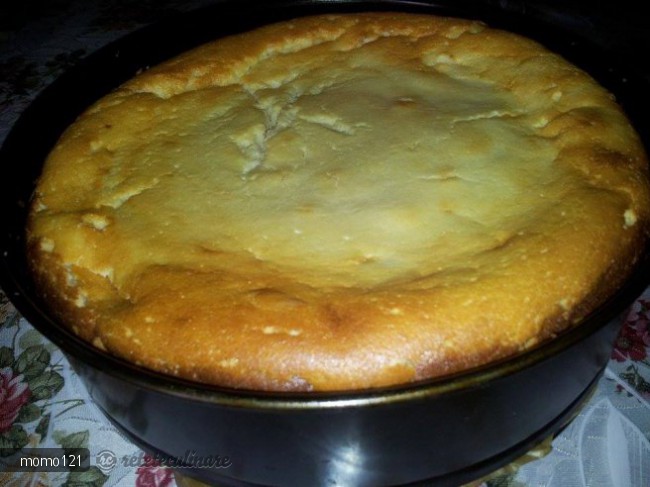 Tarta cu crema de branza si aluat fraged