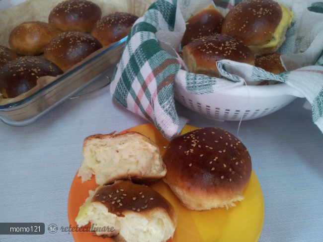 Chifle cu branza dulce si stafide