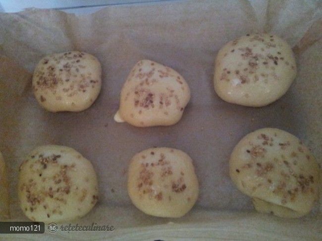 Chifle cu branza dulce si stafide