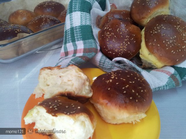 Chifle cu branza dulce si stafide