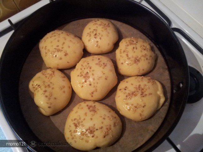 Chifle cu branza dulce si stafide
