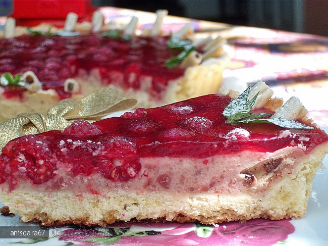 Tarta cu Zmeura si Crema Aerata