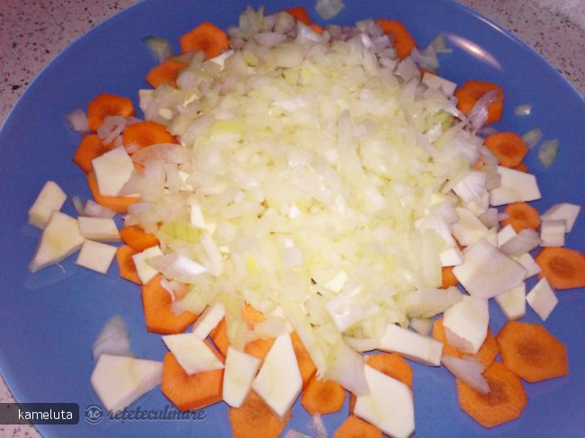 Ciorba de Pui cu Legume
