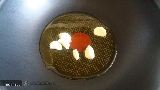 Paste cu Sos Aromat de Rosii si Friptura de Vitel