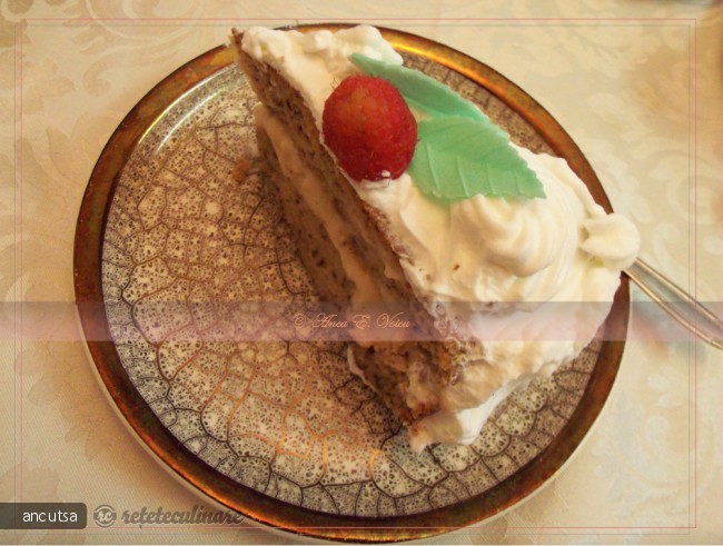 Tort aniversar cu fructe
