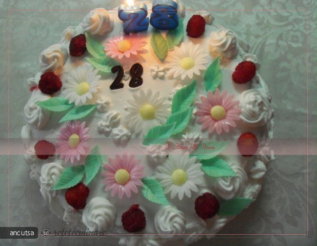 Tort aniversar cu fructe