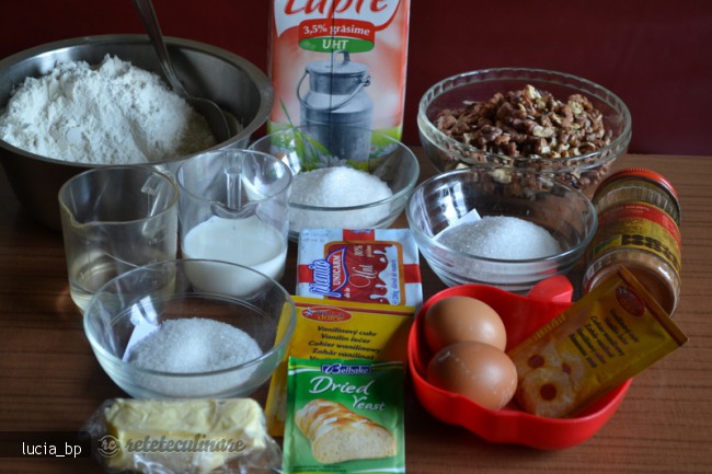 Cuib de viespi cu un super aluat