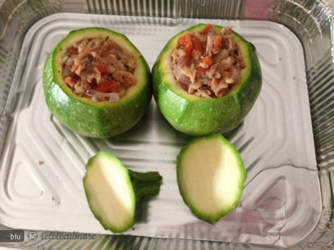 Dovlecei Rotunzi Umpluti cu Ton (Zucchini Tondi Ripieni Di Tonno)
