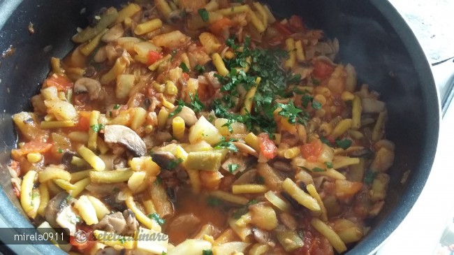 Mancare de Legume de Vara