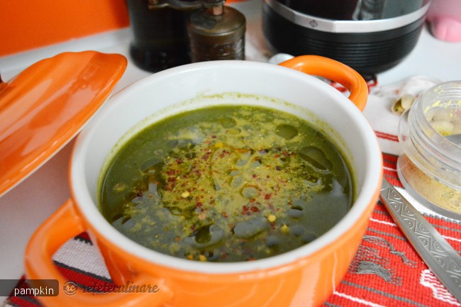 Supa crema de spanac cu leurda