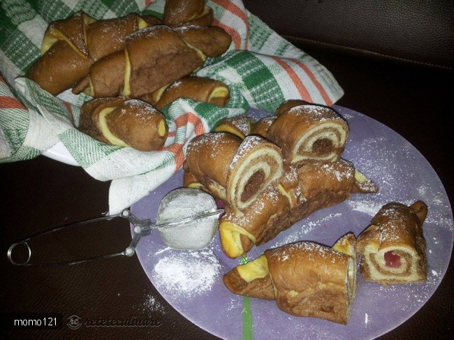 Cornuri Bicolore de Post Umplute cu Crema de Nuca si Rahat