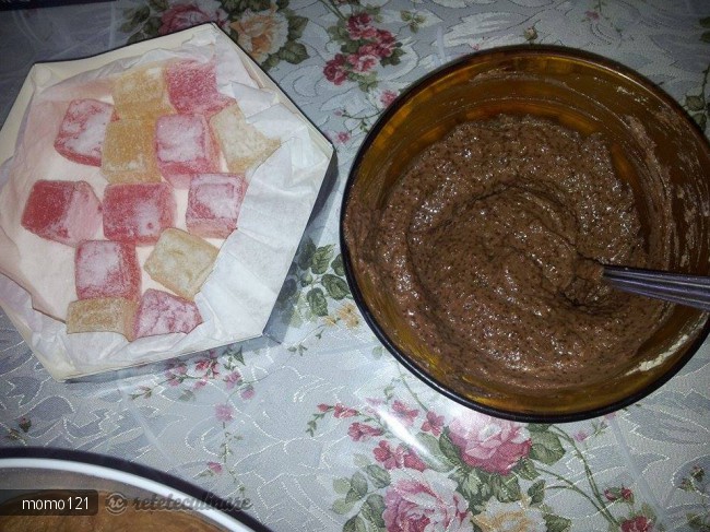 Cornuri Bicolore de Post Umplute cu Crema de Nuca si Rahat