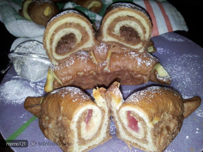 Cornuri Bicolore de Post Umplute cu Crema de Nuca si Rahat