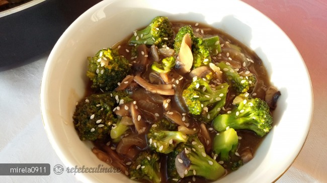 Ciuperci si broccoli in sos de soia