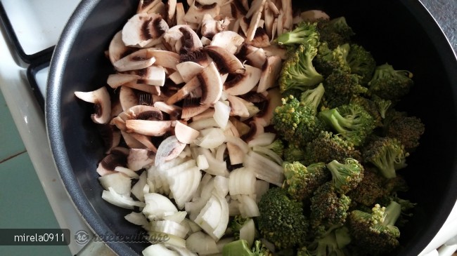 Ciuperci si broccoli in sos de soia