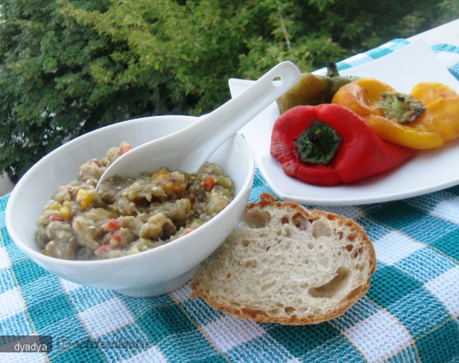 Salata de vinete cu ardei copti