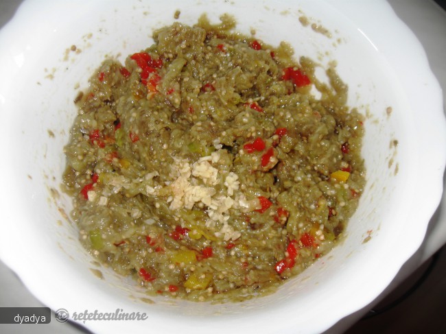 Salata de vinete cu ardei copti