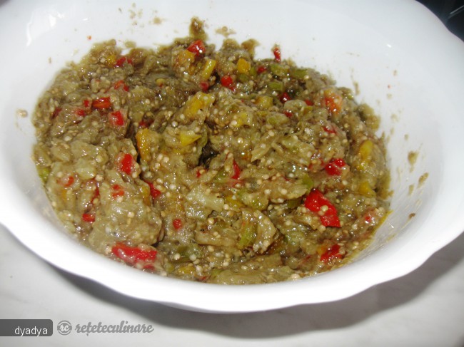 Salata de vinete cu ardei copti