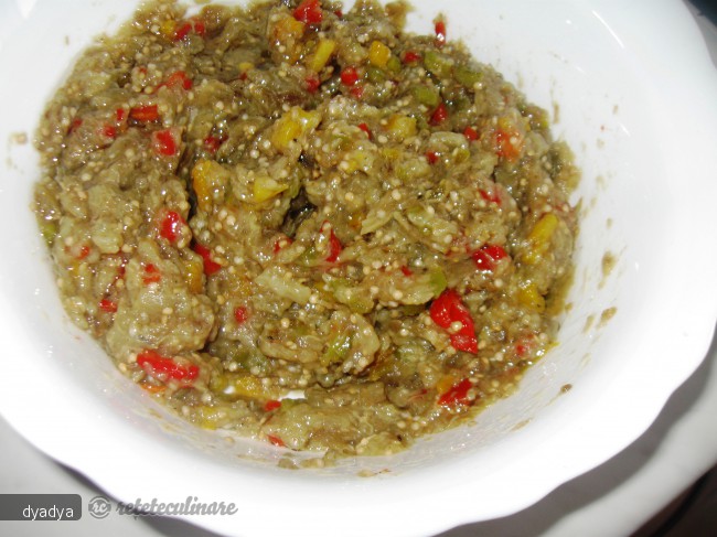 Salata de vinete cu ardei copti