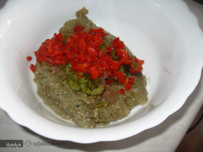 Salata de vinete cu ardei copti