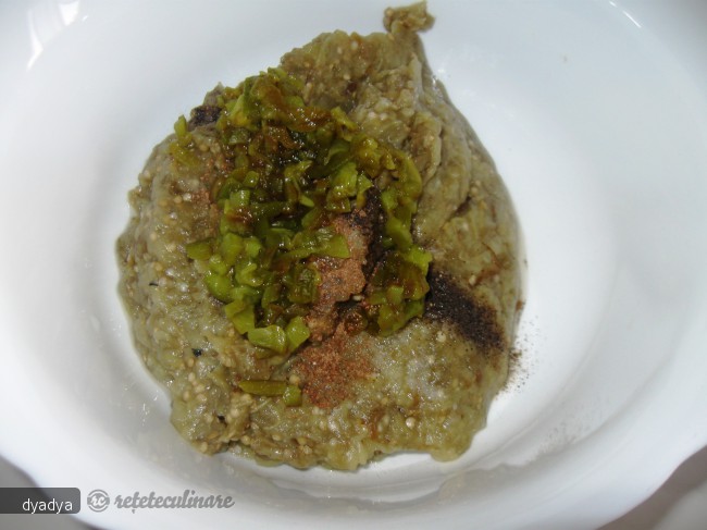 Salata de vinete cu ardei copti