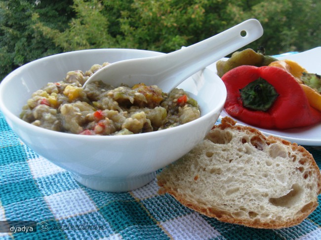 Salata de vinete cu ardei copti